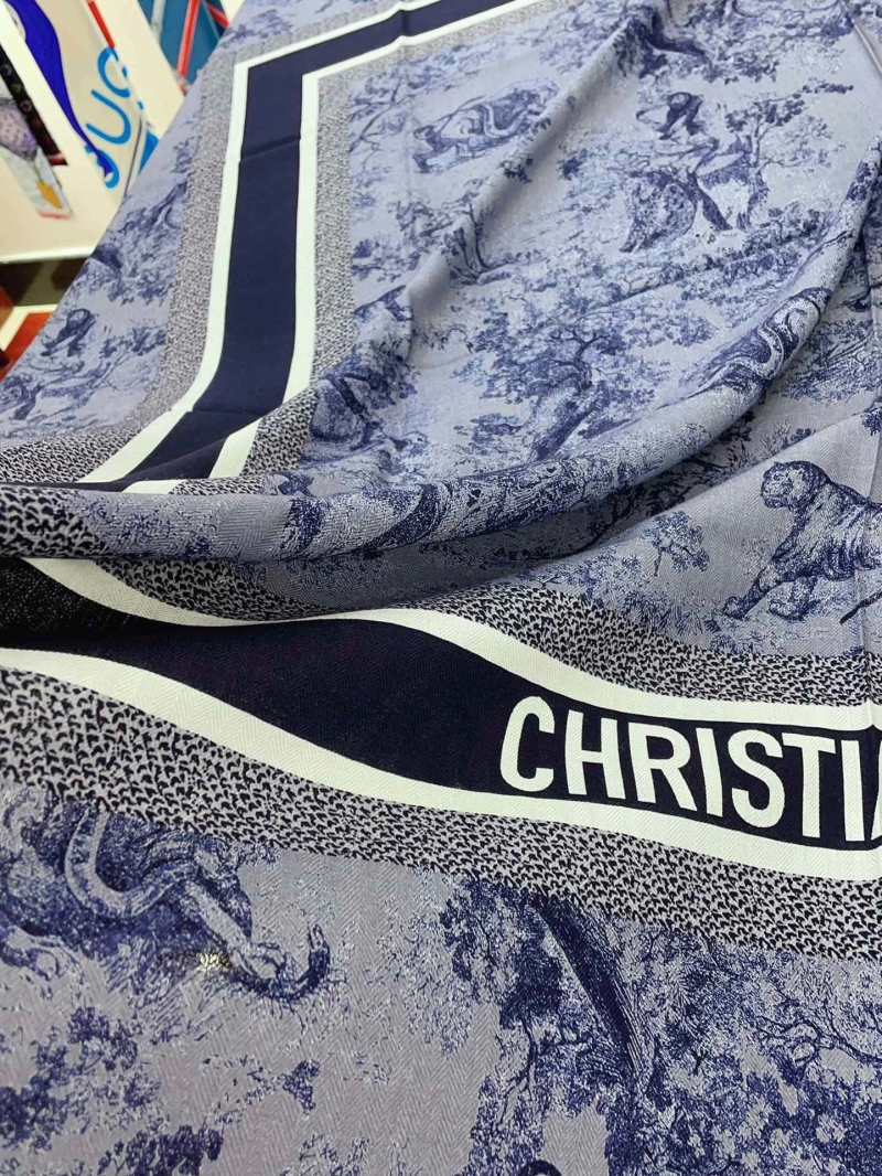 CHRISTIAN DIOR